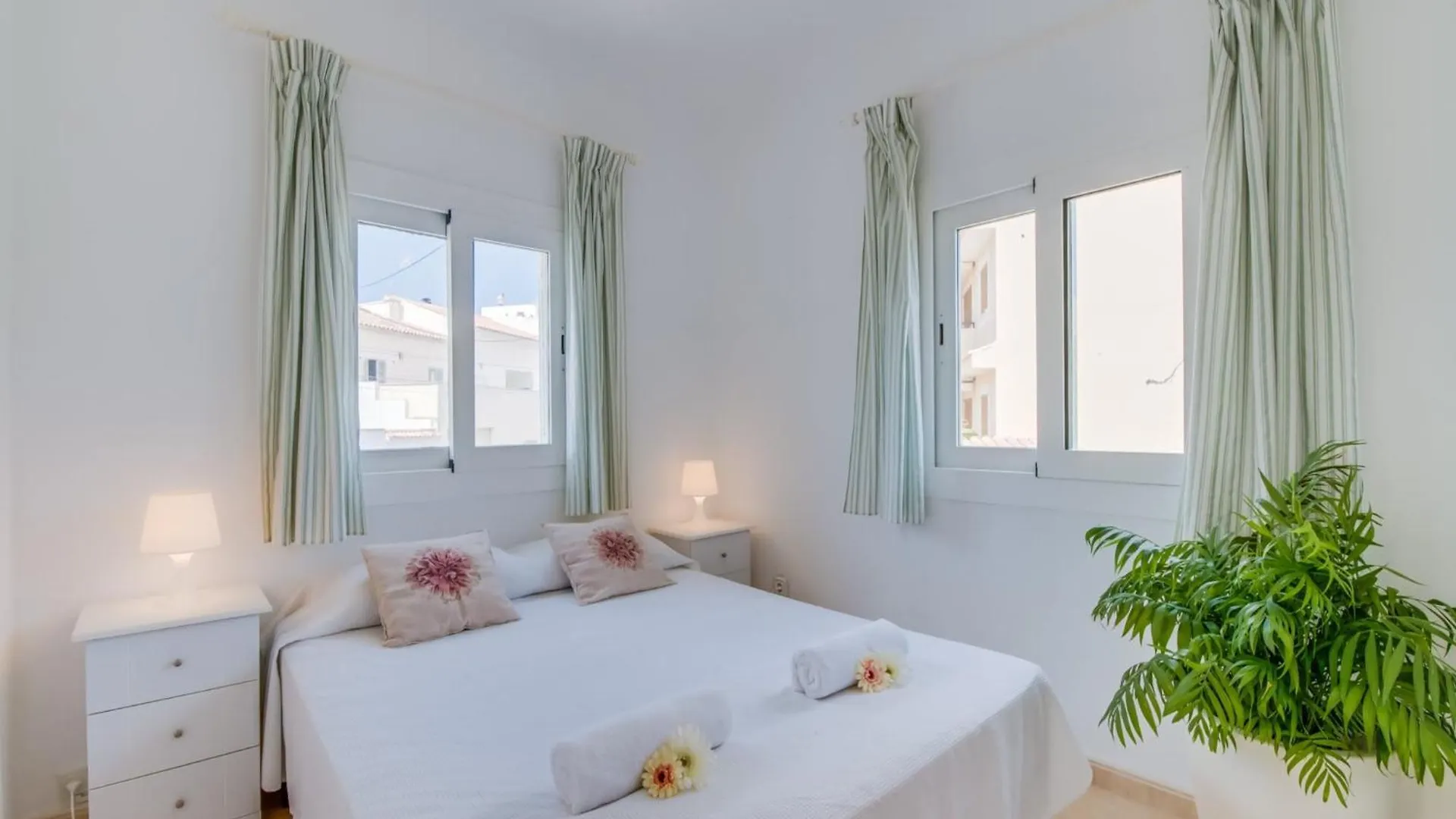 Apartment With Views Of The Bay Of Pollenca 阿尔库迪亚 西班牙